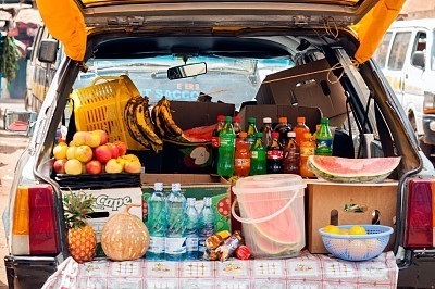 后备箱集市风靡洋湖时代广场 日用杂品创业新潮，喊你当老板！